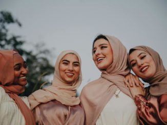 femmes heureuses de faire le ramadan